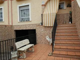 Casa adossada a Calle argentina 6. Prácticamente nueva - lista para vivir
