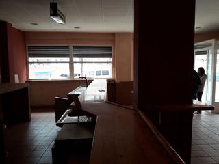 Alquiler Local Comercial en Calle olof palme 8. Bajo comercial en esquina frente a centro medico