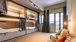 Location Hôtel à Carrer sant adria,. Hostel albergue 120 plazas+bar c3 edif entero