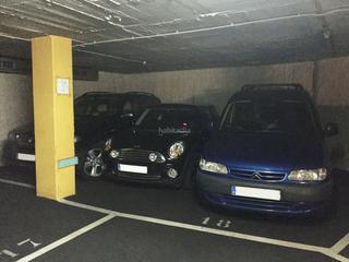 Parking voiture à Carrer de jaume pinent 20. Plaza para 3 coches