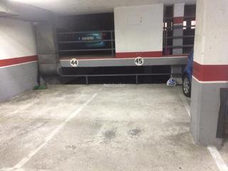 Miete Motorradparkplatz in Carrer de mossèn baldiri reixac 27. Parquing para moto