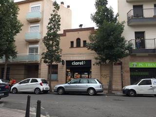 Locale commerciale in Carrer del batan 7. Casa con local en renta