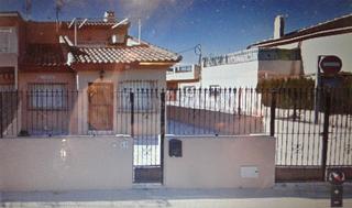 Casa adossada a Calle viena 25. Los cuarteros / río chicamo