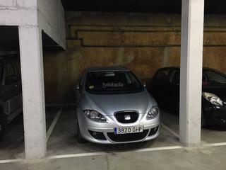 Aparcament cotxe a Carrer d'edison 73. Vendo plaza de parking para coche grande en rubi