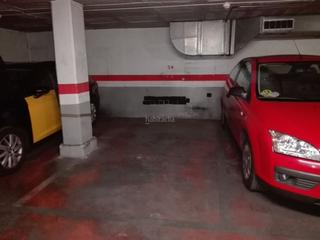 Rent Car parking in Carrer de l'escultor llimona 294. Plaza de parkins escultor llimona
