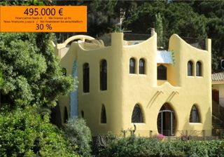 Chalet en Carrer alexandria, 6. Lujosa villa de estilo gaudí en canyelles
