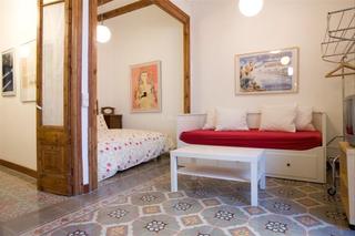 Alquiler Piso en Carrer de joaquín costa 38. Piso modernista situado al lado de plaza universid