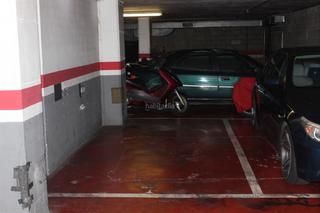 Miete Autoparkplatz in Carrer de padilla 237. Plaza de párquing para coche mediano (4,20 largo)