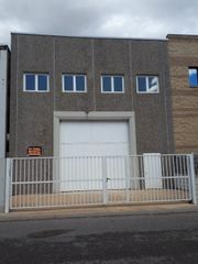 Bâtiment à usage industriel à Polígono industrial sant jordi,. Nave diáfana a 15 min de lleida y a 5 de balaguer.