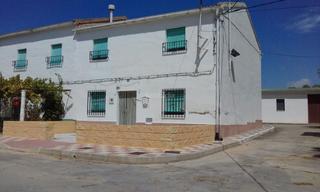 Casa aparellada a Avenida valencia 86. Casa de pueblo