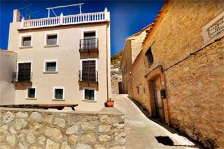 Pis a Carrer del castell 3. Tollos / calle castillo