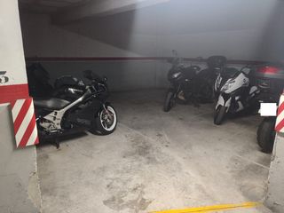 Alquiler Parking moto en Ronda santa eulalia, 14. Se alquila plaza de moto, plaza compartida.