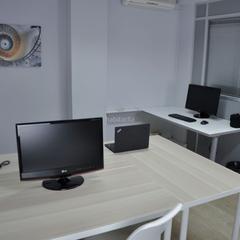 Miete Büro in Carrer del doctor robert 40. Oficina en badalona
