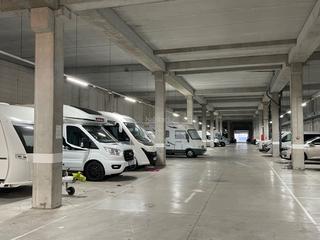 Alquiler Parking coche en Carrer d'alemanya 51. Plaza parking grande -furgonetas, autocaravanas