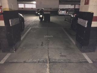 Aparcament cotxe a Francesc macià 6. Parking