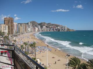 Piso en Avenida de martínez alejos 15. Primera linea playa de levante vista  mar frontal