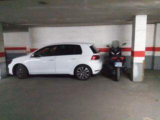 Miete Autoparkplatz in Carrer de santiago ramon y cajal 3b. Amplia plaza, facil acceso.