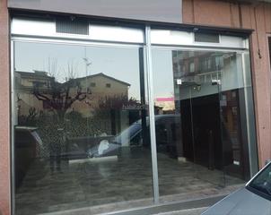 Location Local commercial à Carrer de l'estrella 2. Alquiler local comercial - centro del pueblo