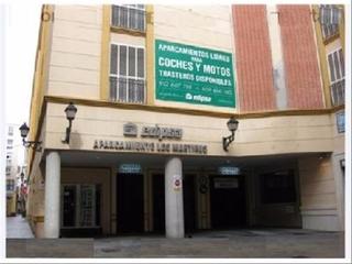 Lloguer Aparcament cotxe a Plaza de jesús de la pasión 2. Alquilo amplia plaza parking junto a calle larios