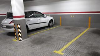 Parking coche en Carrer de morales 38. Barri de les corts / carrer de morales