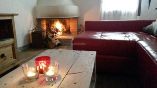 Casa adossada a Travessera del solà 6. Casa rustica totalmente reformada.