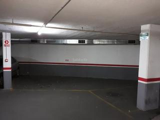Parking coche en Passeig maragall 264. Plaza de parking grande
