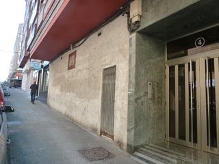 Miete Geschäftsraum in Calle de fausto vigil 4. Local comercial céntrico sin instalar