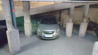 Parking voiture à Carrer de violant d'hongria reina d'aragó 79. Parking coche pequeño+moto c\ violant d´hongria 81