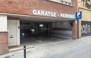 Aparcament cotxe a Carrer de la gleva 13. Garage vigilado