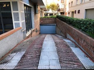 Aparcament cotxe a Via augusta 20. Parking zona centro salou