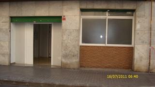 Local Comercial en Carrer de llorenç salom 4. Local panelado para frio.