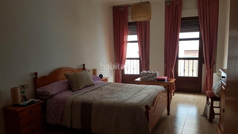 Foto 9b57645a-21ac-49f9-92ab-85a590aff0c4. Piso en plaza mayor 12 buena inversión en Huéscar