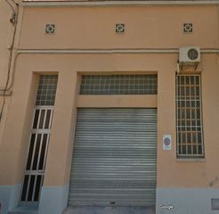 Semi detached house in Carrer guillem catà, 17. Casa gran amb baixos, altell i pis