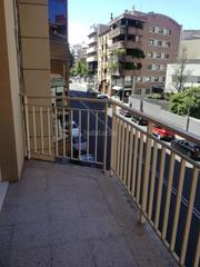 Pis a Avinguda alcalde porqueres 8. Particular vende piso reformado en el centro