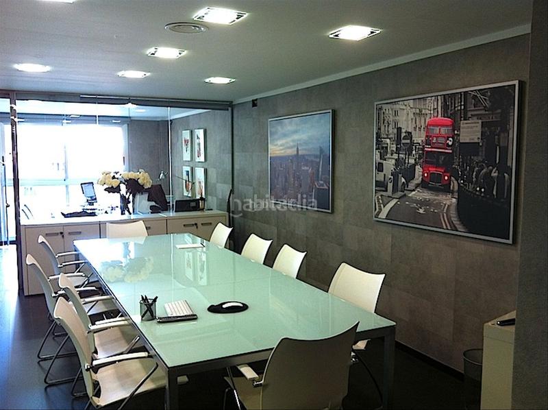 Foto a2a3cf29-a38a-46cc-b3b4-024f04f25a9d. Oficina en travessera de gràcia 15 impecable, posibilidad de amueblado en Barcelona