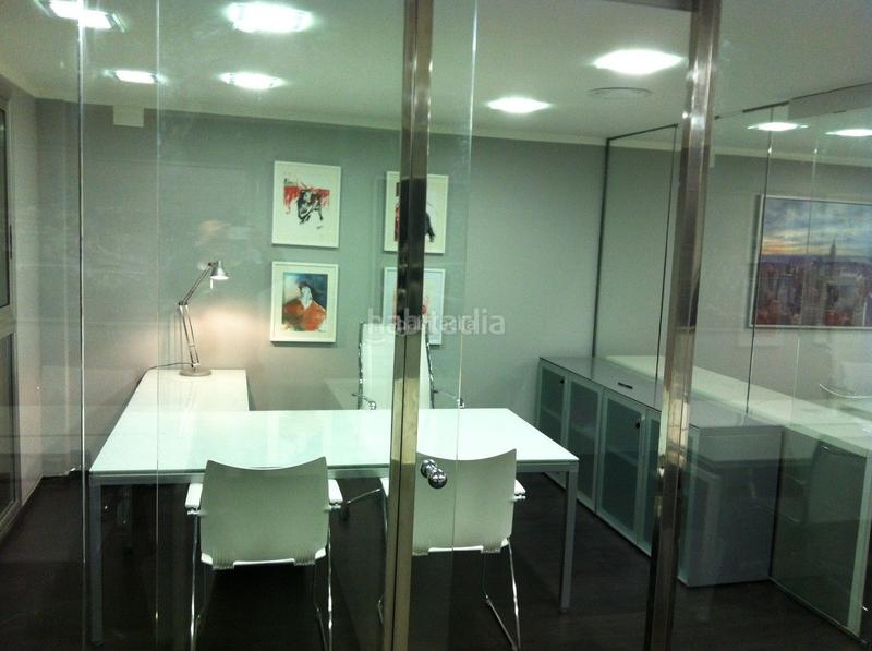 Foto a80f3847-af0b-4706-9775-f957bad7a164. Oficina en travessera de gràcia 15 impecable, posibilidad de amueblado en Barcelona