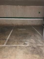 Lloguer Aparcament cotxe a Carrer de la fontsanta 10. Ideal para coche mediano/pequeño, pero grande pued