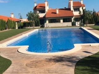 Casa adossada a Carrer de salvador dalí 14. Venta