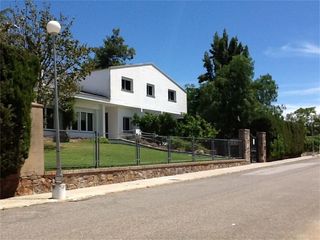 Xalet a Calle halcón 28. ¡una villa de ensueño espera por ti!