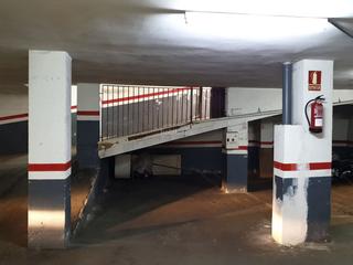 Autoparkplatz in Carrer de la independència 323. Parking de fácil acceso primera planta para coche