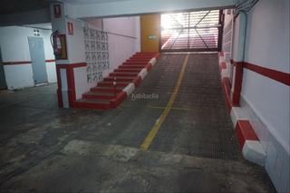 Miete Motorradparkplatz in Carrer de ramon llull 3. Alquiler plaza moto grande zona universidad.