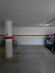 Parking voiture à Carrer sant isidre 46. Para coche grande. pocos vecinos.