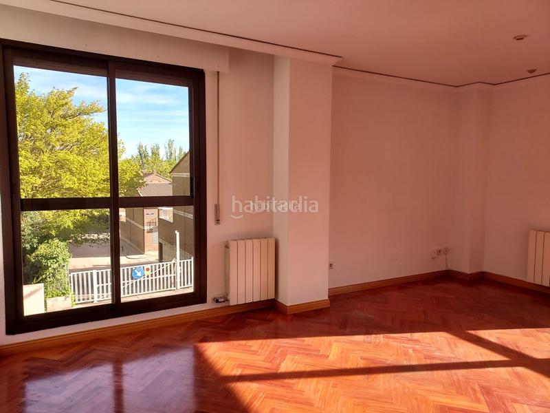 Foto af2db414-ffe9-40ef-b5f3-1101827a29a2. Alquiler piso en calle mariano de los cobos 6 precioso piso en edificio windsor en Valladolid