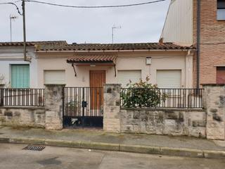 Casa a Carrer d'alfons xii 16. Gran  de compra en tàrrega - casa.