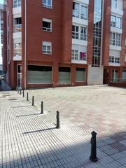 Local Comercial a Calle de la flor 10. Local en esquina, muy diáfano, 5 escaparates