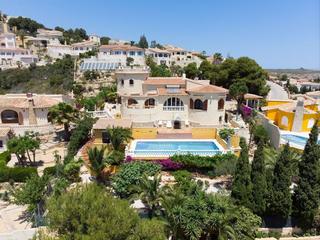 Chalet à Zona kalmias 1. Singular villa mediterránea