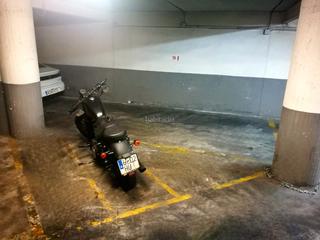 Aparcament de moto a Carrer de felip ii 88. Amplio parking de moto en meridiana con felipe ii