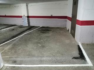 Parking coche en Calle turina 6. Plaza de garaje con trastero