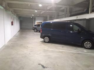 Lloguer Aparcament cotxe a Carrer de costa i fornaguera 126. Parking en planta baja