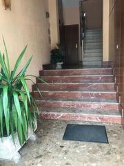 Appartement à Avenida general yague 1. Piso reformado y cuidado